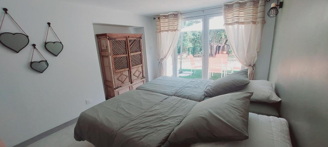 Location A La Semaine Apartment Neoules ภายนอก รูปภาพ